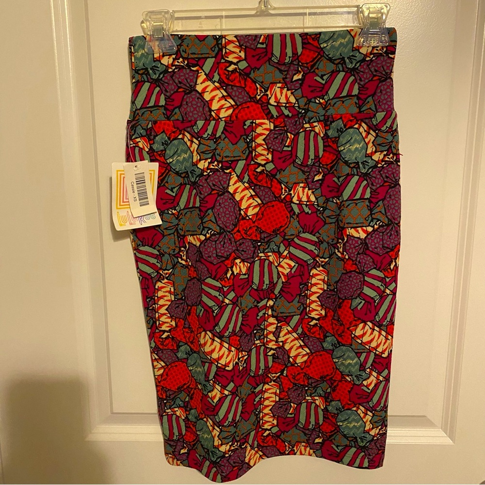 Lula Roe Size X Small “Cassie” Print Skirt NWT